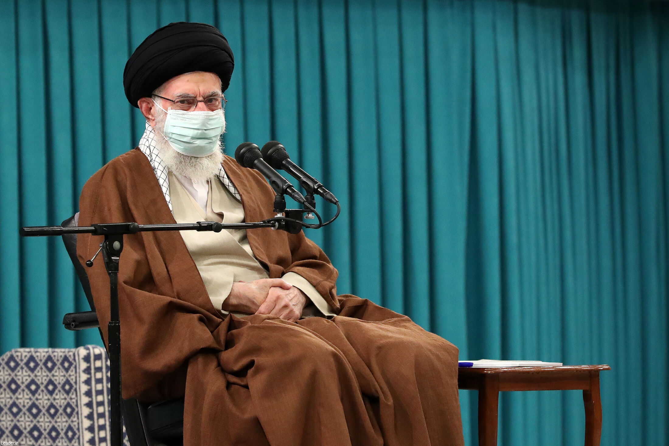 رهبر معظم انقلاب: تشویق جوانان به ترک کشور، خیانت است/ می‌توان برای همه مشکلات کشور راه‌حل علمی پیدا کرد